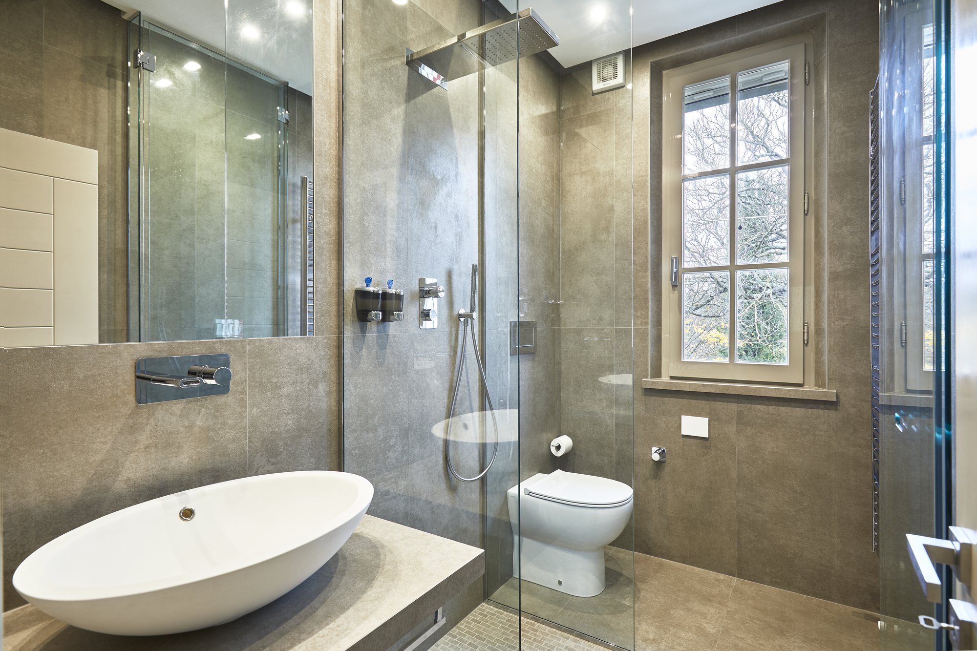 Il bagno che dura nel tempo: materiali e scelte intelligenti